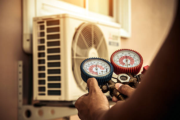 Professional Ac Installation technician working in Woodstock, VA